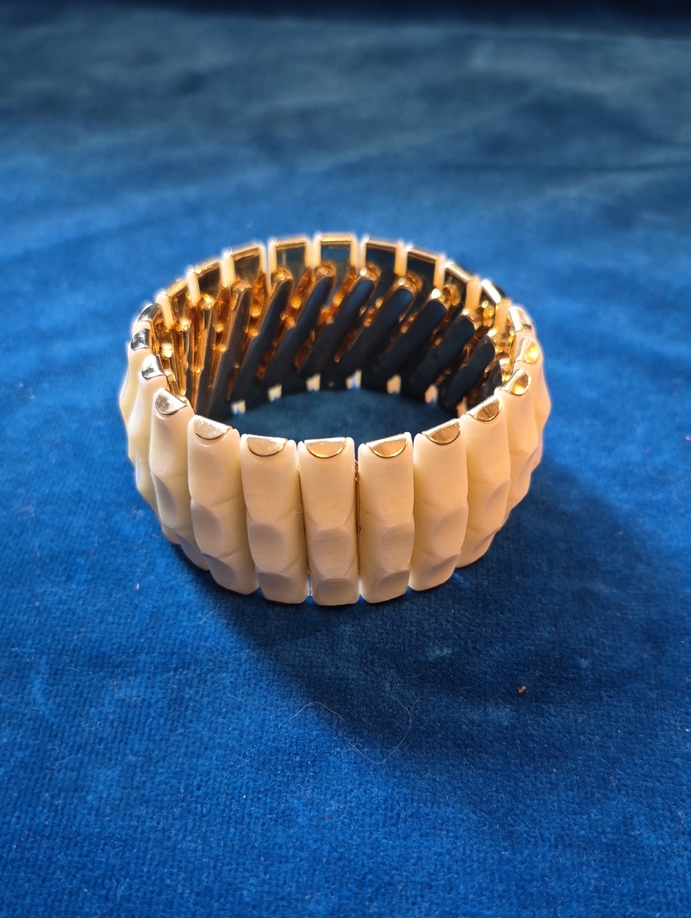 Vintage Cream Lucite Stretch Bracelet